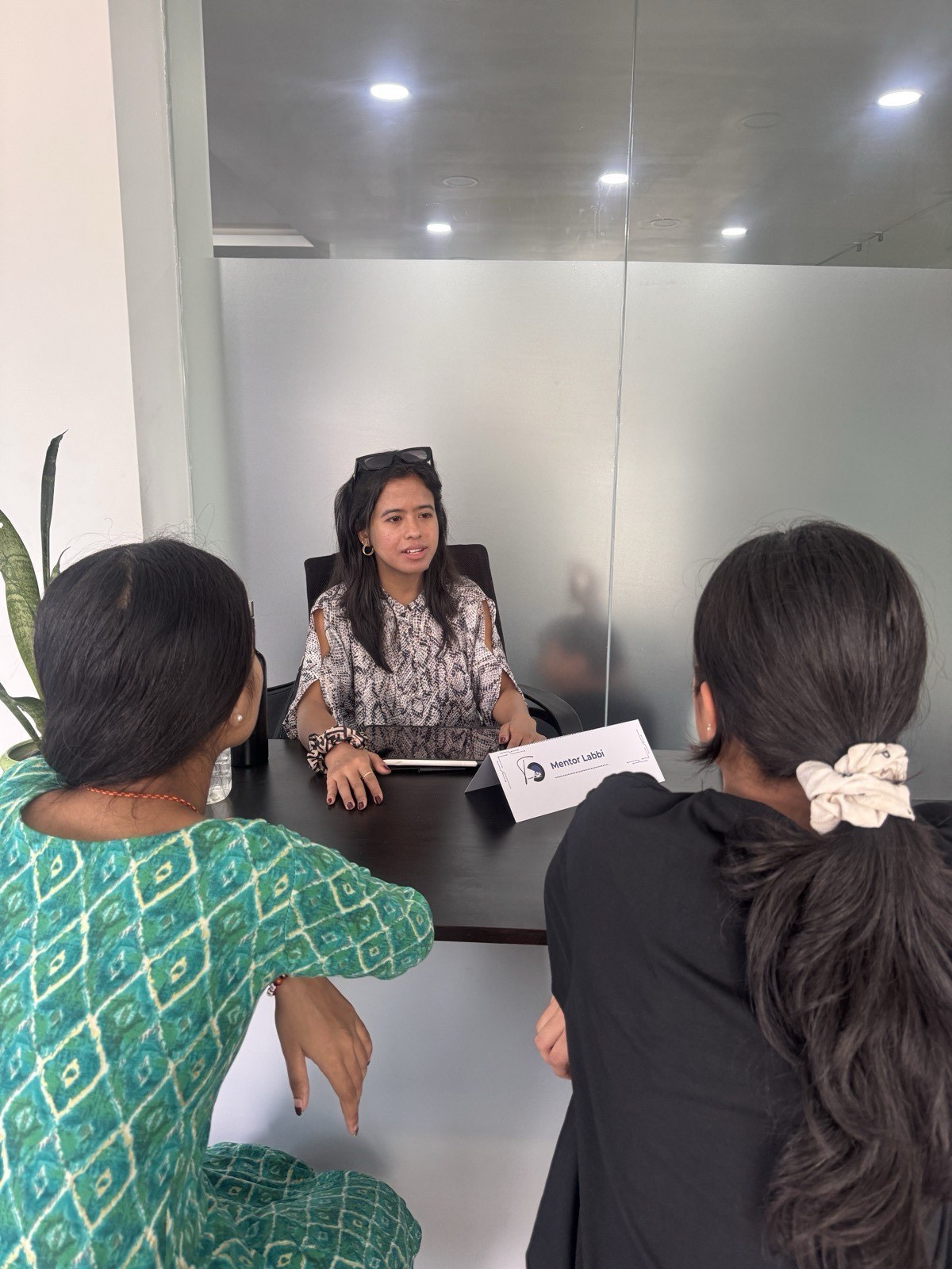 Digital Kala co-founder Labbi mentoring a small group of young women at a table marked with a Mentor Labbi name card during the speed mentoring event
